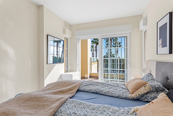 SOLGT! Enebolig med 4 soverom og eget svømmebasseng | Nylig renovert | Tomt på ca 700m2 | Ferdig møblert!