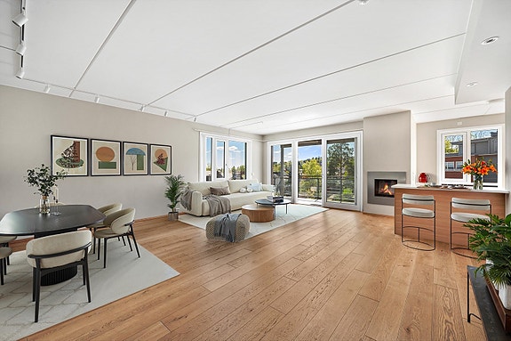 Velkommen til Tore Hals Mejdells vei 12! Stuen er lys og romslig. (Digital møblering)