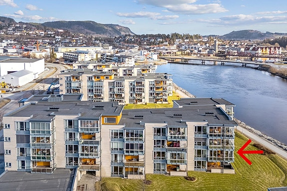 Attraktiv beliggenhet på hjørnet mot elva