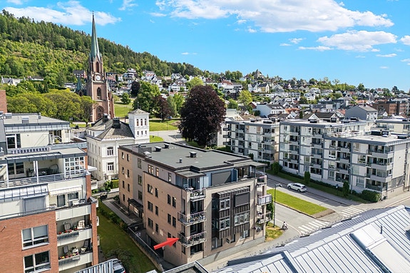 Velkommen til Kirkegata 1 i hjertet av Drammen!