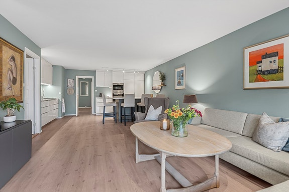 DNB Eiendom V/Beate Ellingsen har gleden av å presentere Holmenkollveien 76B! En innholdsrik, lys og innbydende leilighet med attraktiv og familievennlig beliggenhet.