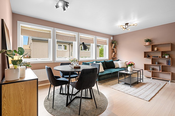 Eiendomsmegler 1 v/ Mats Eidem ønsker deg velkommen til Einar Øfstis veg 35!