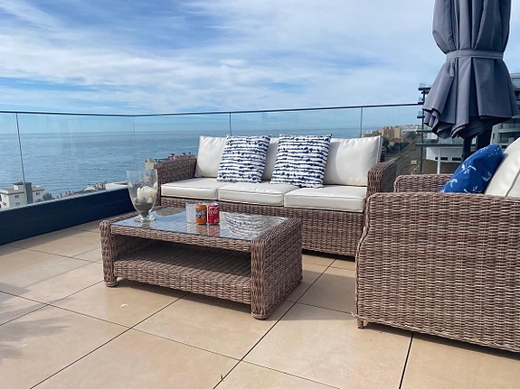 Eksklusiv penthouse med havutsikt, privat basseng og takterrasse - 3 soverom og 2 bad - Garasje og bod