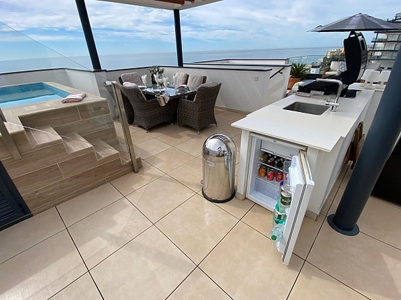 Eksklusiv penthouse med havutsikt, privat basseng og takterrasse - 3 soverom og 2 bad - Garasje og bod