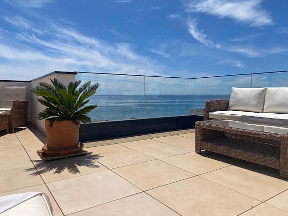 Eksklusiv penthouse med havutsikt, privat basseng og takterrasse - 3 soverom og 2 bad - Garasje og bod