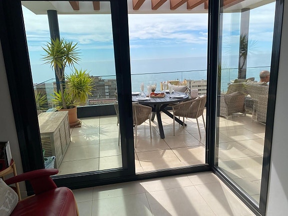 Eksklusiv penthouse med havutsikt, privat basseng og takterrasse - 3 soverom og 2 bad - Garasje og bod