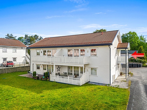 Leiligheten ligger i 2 etg og har gode solforhold.