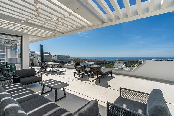 Unik hjørne-penthouse med hele etasjen for seg selv - Solrik, romslig og eksklusiv - 3 soverom og 2 bad