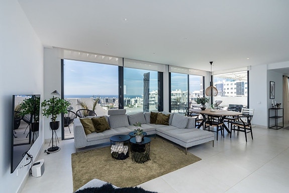 Unik hjørne-penthouse med hele etasjen for seg selv - Solrik, romslig og eksklusiv - 3 soverom og 2 bad