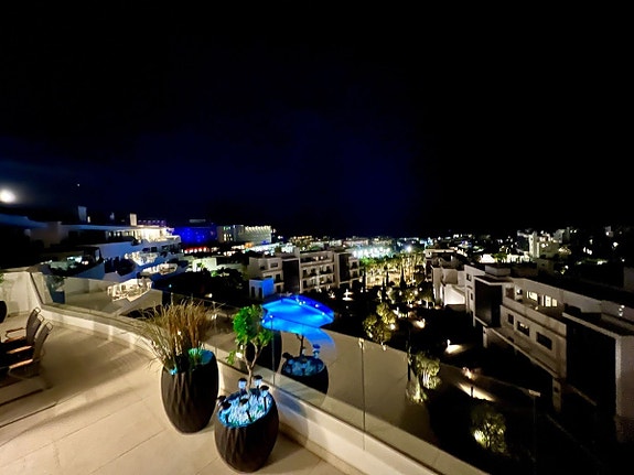 Unik hjørne-penthouse med hele etasjen for seg selv - Solrik, romslig og eksklusiv - 3 soverom og 2 bad