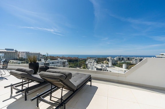 Unik hjørne-penthouse med hele etasjen for seg selv - Solrik, romslig og eksklusiv - 3 soverom og 2 bad