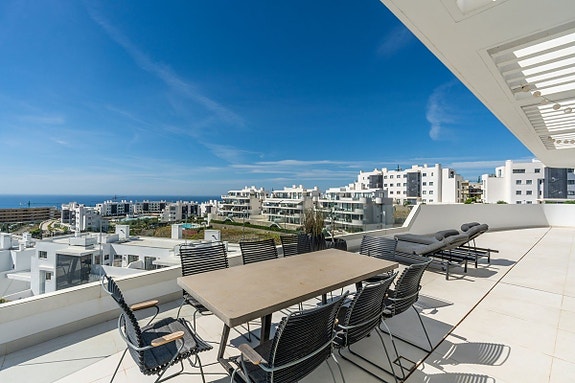 Unik hjørne-penthouse med hele etasjen for seg selv - Solrik, romslig og eksklusiv - 3 soverom og 2 bad