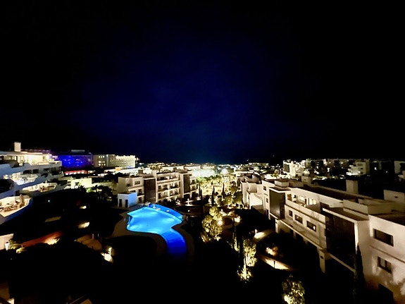 Unik hjørne-penthouse med hele etasjen for seg selv - Solrik, romslig og eksklusiv - 3 soverom og 2 bad