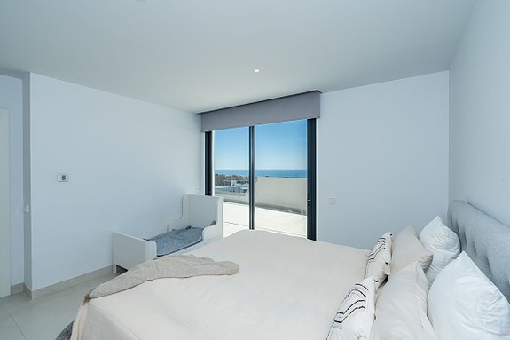 Unik hjørne-penthouse med hele etasjen for seg selv - Solrik, romslig og eksklusiv - 3 soverom og 2 bad