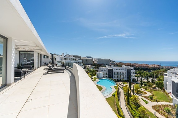 Unik hjørne-penthouse med hele etasjen for seg selv - Solrik, romslig og eksklusiv - 3 soverom og 2 bad