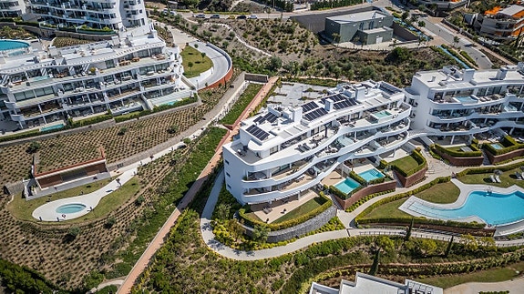 Unik hjørne-penthouse med hele etasjen for seg selv - Solrik, romslig og eksklusiv - 3 soverom og 2 bad