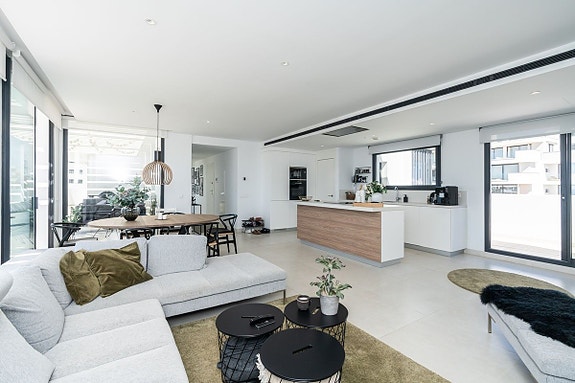 Unik hjørne-penthouse med hele etasjen for seg selv - Solrik, romslig og eksklusiv - 3 soverom og 2 bad