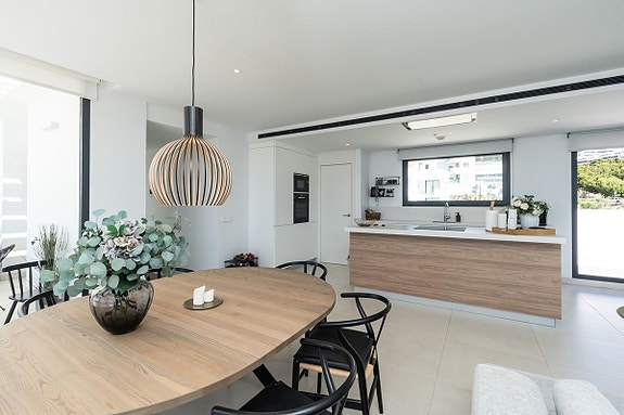 Unik hjørne-penthouse med hele etasjen for seg selv - Solrik, romslig og eksklusiv - 3 soverom og 2 bad