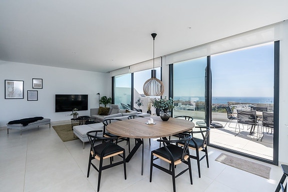 Unik hjørne-penthouse med hele etasjen for seg selv - Solrik, romslig og eksklusiv - 3 soverom og 2 bad