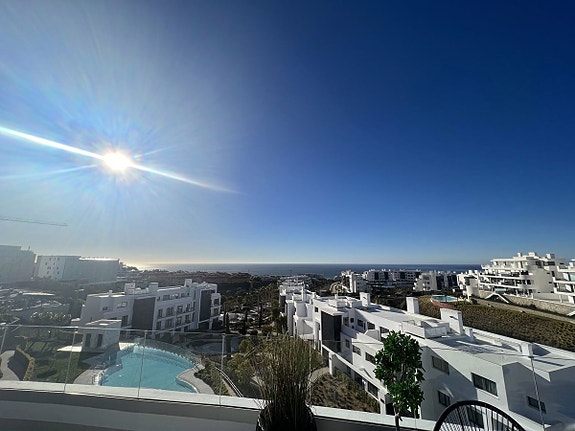 Unik hjørne-penthouse med hele etasjen for seg selv - Solrik, romslig og eksklusiv - 3 soverom og 2 bad