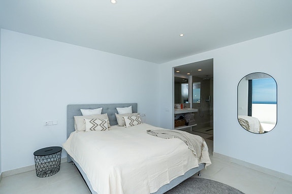 Unik hjørne-penthouse med hele etasjen for seg selv - Solrik, romslig og eksklusiv - 3 soverom og 2 bad