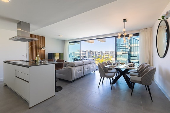 Eksklusiv toppetasje med takterrasse, panoramautsikt og høy utleieavkastning - Møblert!