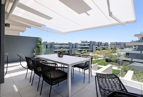 Eksklusiv toppetasje med takterrasse, panoramautsikt og høy utleieavkastning - Møblert!