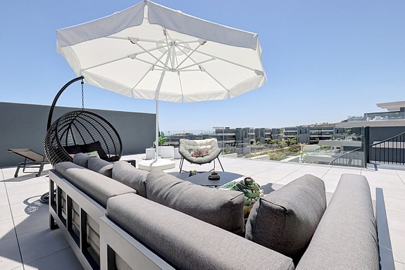 Eksklusiv toppetasje med takterrasse, panoramautsikt og høy utleieavkastning - Møblert!