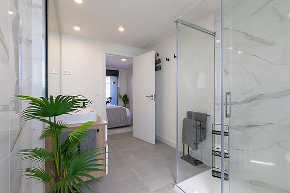 Eksklusiv toppetasje med takterrasse, panoramautsikt og høy utleieavkastning - Møblert!