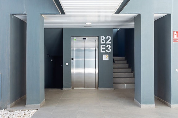 Eksklusiv toppetasje med takterrasse, panoramautsikt og høy utleieavkastning - Møblert!