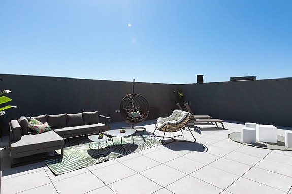 Eksklusiv toppetasje med takterrasse, panoramautsikt og høy utleieavkastning - Møblert!