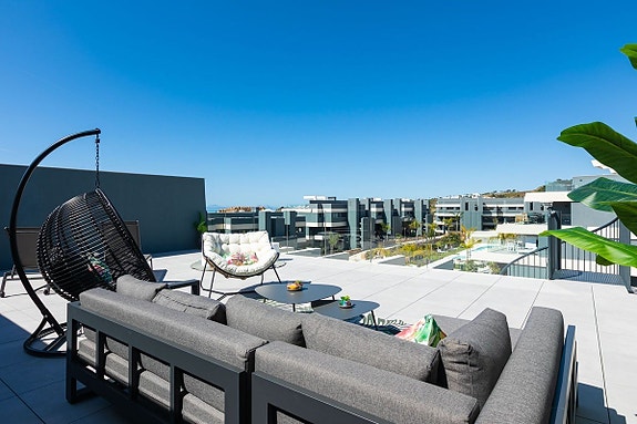 Eksklusiv toppetasje med takterrasse, panoramautsikt og høy utleieavkastning - Møblert!