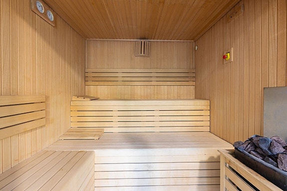 Eksklusiv toppetasje med takterrasse, panoramautsikt og høy utleieavkastning - Møblert!