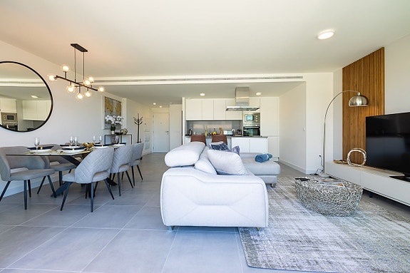 Eksklusiv toppetasje med takterrasse, panoramautsikt og høy utleieavkastning - Møblert!