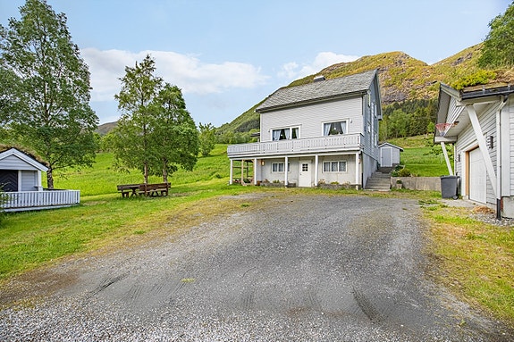 Eidsåvegen 374 presentert av Torine Hildre Osnes v/Notar