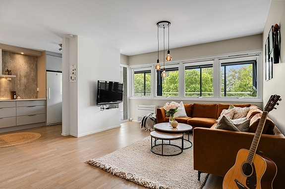 Velkommen til Diktervegen 15A - presentert av eiendomsmegler Kristoffer Hutcheson Ekrene v/Aktiv Eiendomsmegling!