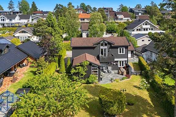 Fantastisk hage og terrasse med herlige solforhold!