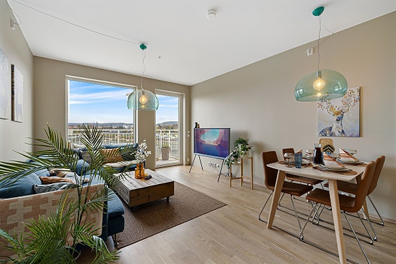 Velkommen til Ladebekken 17! En lekker og pen 4-romsleilighet i toppetasjen på Lilleby.