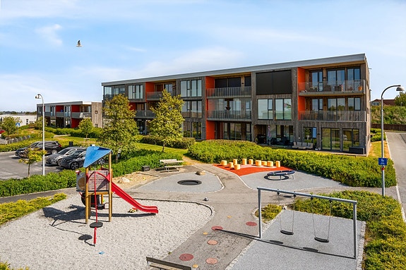 Havblikk 6! Leilighet i et moderne leilighetskompleks med stor balkong, flott beliggenhet i naturskjønne omgivelser.