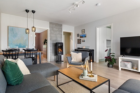 En flott peisovn sørger for ekstra kos på høst- og vinterkvelder.