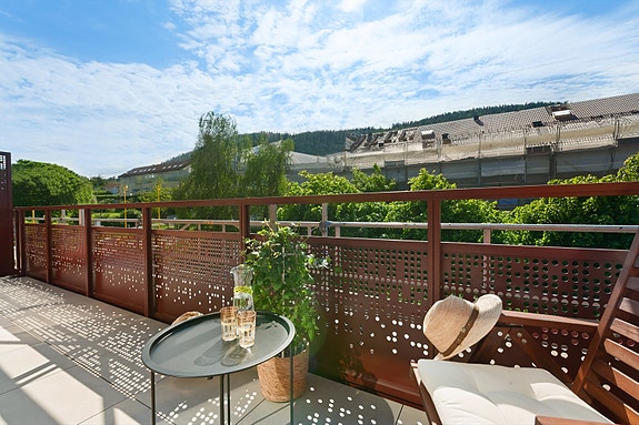 4-roms leilighet med solrik nyoppusset altan på 14 kvm.