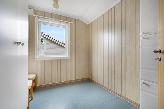 Soverommene gir plass for seng, nattbord og garderobeskap