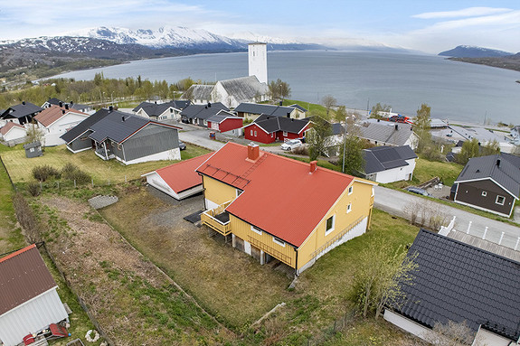 Flott eiendom med mye muligheter og potensial. Er denne boligen noe for deg? Ta kontakt for avtale av visning!