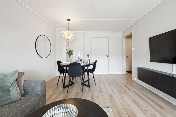 Leiligheten har en gjennomgående god standard og er godt vedlikeholdt.