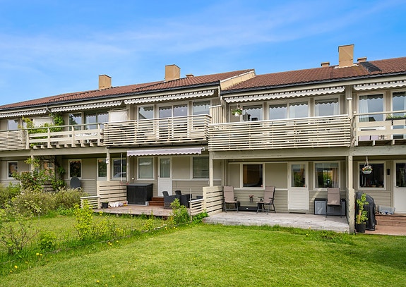 Velkommen til Havsteinflata 9F - en flott og smakfullt oppgradert familiebolig med utmerket beliggenhet på Havstein!