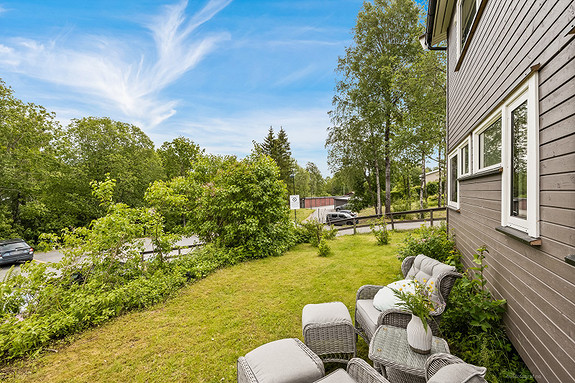 Her kan du nyte sommerdagene med egen hage.