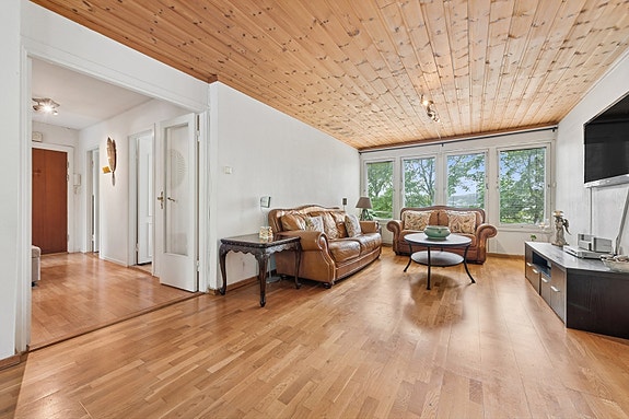 Hassan Rehman v/DNB Eiendom har gleden av å presentere en nydelig 3-roms leilighet i Sletteløkka 31B!