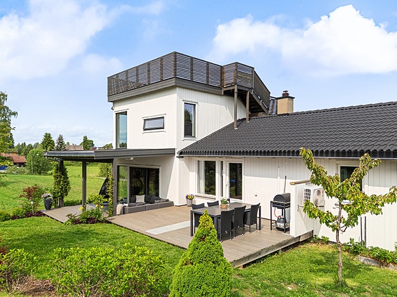 Velkommen til Hagelundvegen 25, presentert av Nina Dæhli Harviken. Foto: Kim Rognmo.