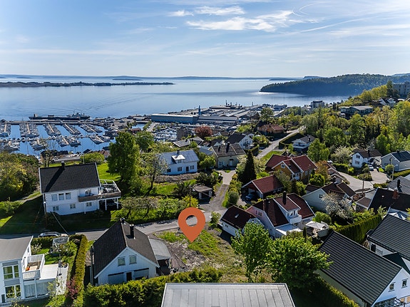 Hege Svebakk har gleden av å presentere Roveveien 7, en boligtomt med sentral beliggenhet på Rove.