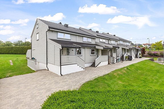 EiendomsMegler 1 v/Fredrik Simonsen presenterer Solsletteveien 9A